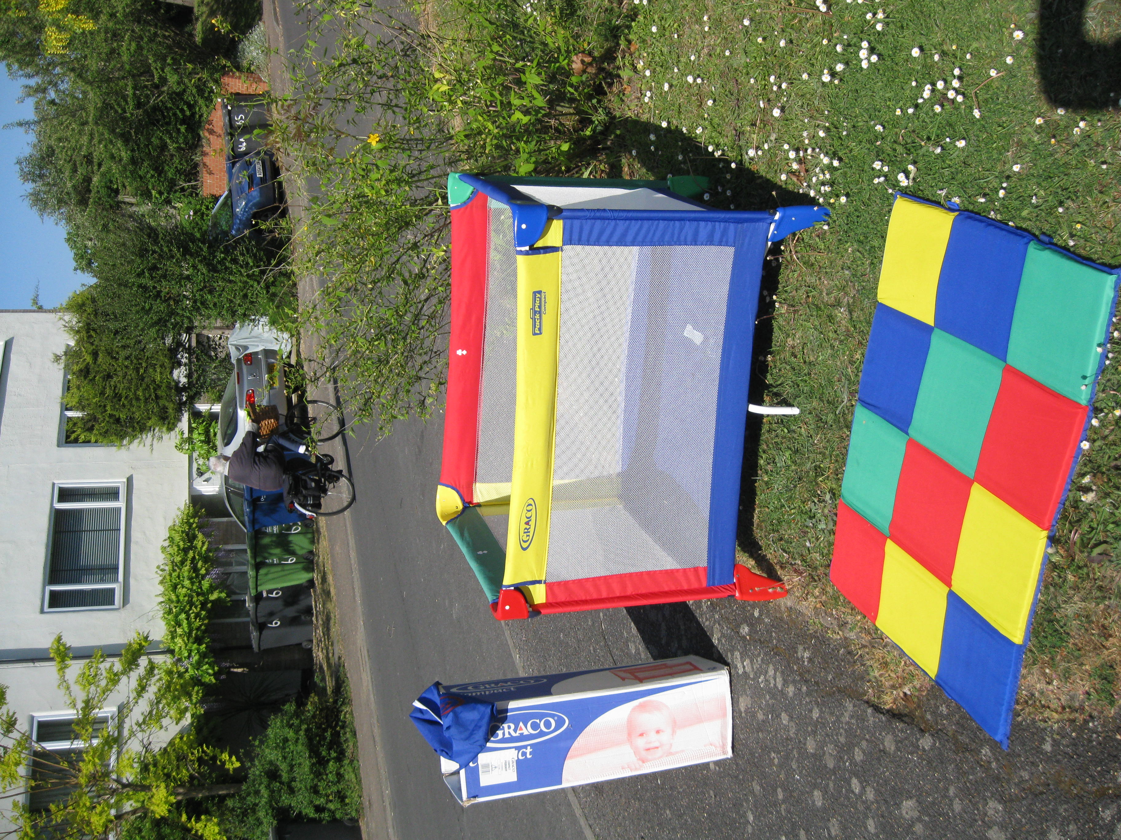 Graco travel on sale cot colourful